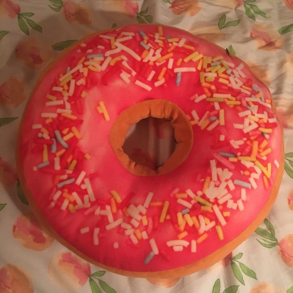 Other - 🎁 10 for $100 (plus shipping) 🎁 Plush donut pillow
